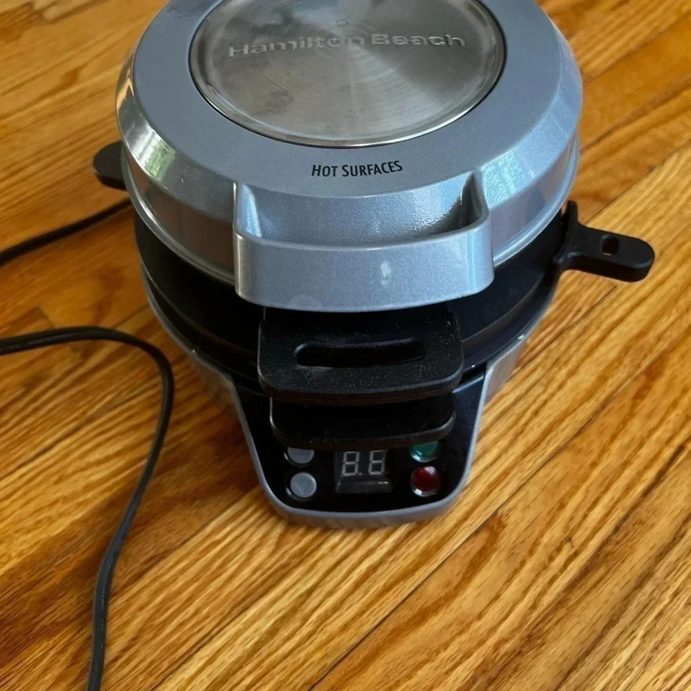 Breakfast sandwich maker